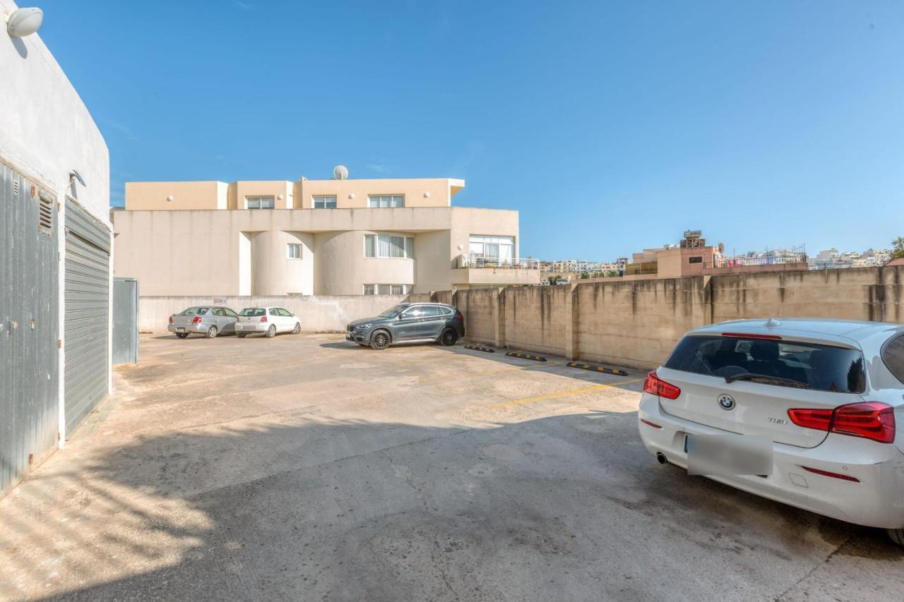 Pool Apartment Is-Swieqi Exterior photo