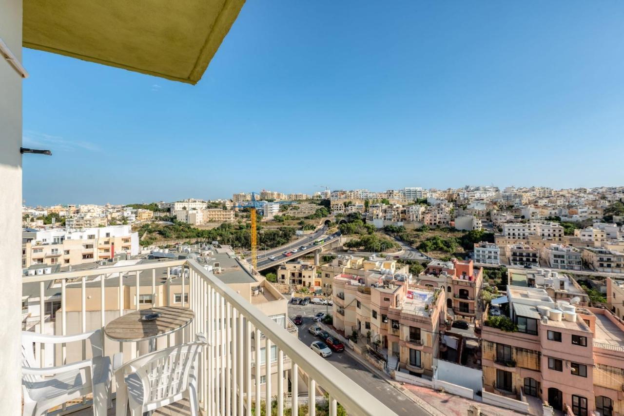 Pool Apartment Is-Swieqi Exterior photo
