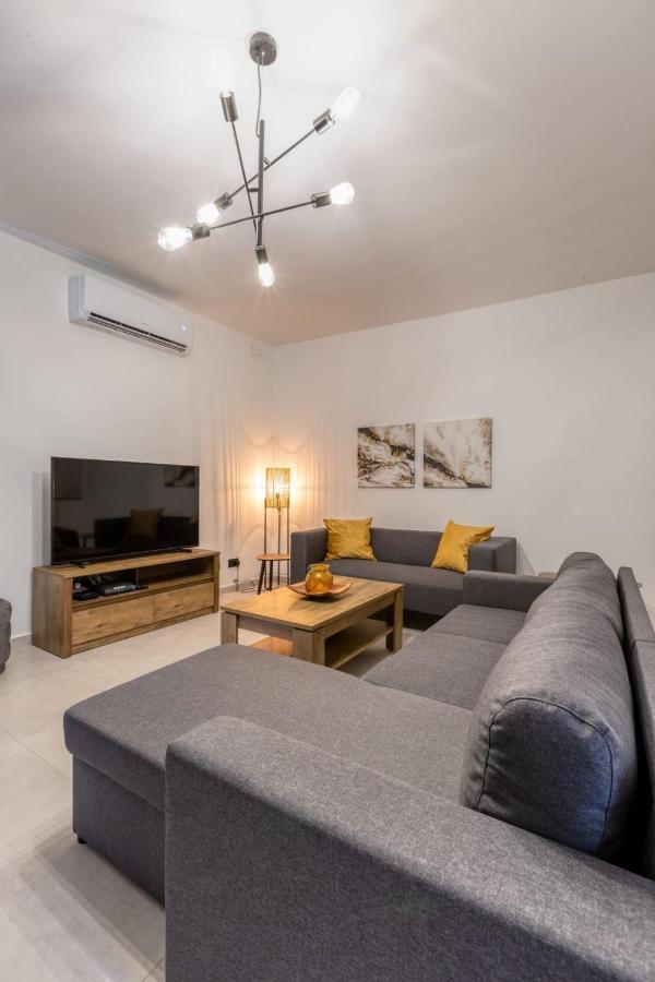 Pool Apartment Is-Swieqi Exterior photo