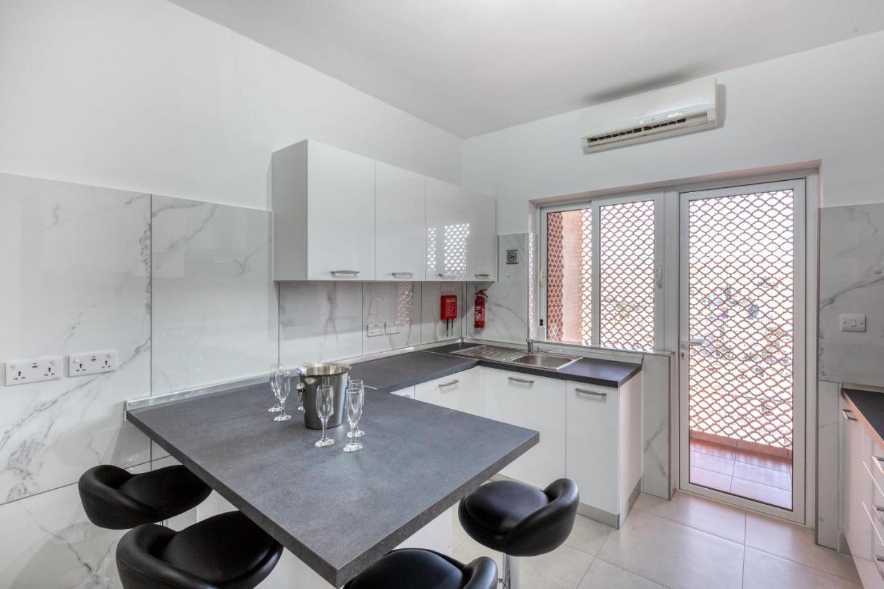 Pool Apartment Is-Swieqi Exterior photo